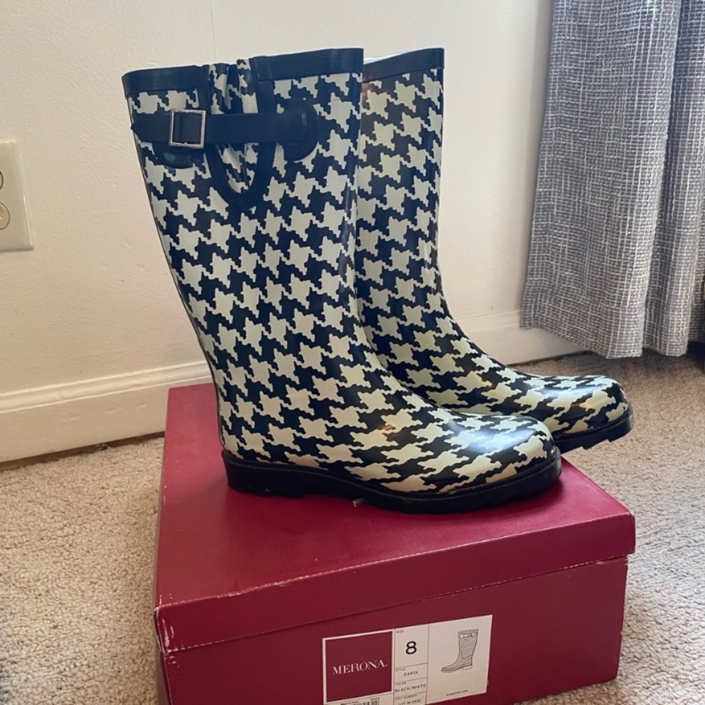 Black & White Rainboots - Size 8